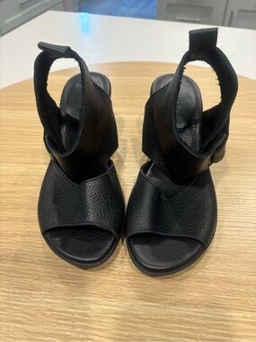 Arche Fuebus Black Leather Sandal.